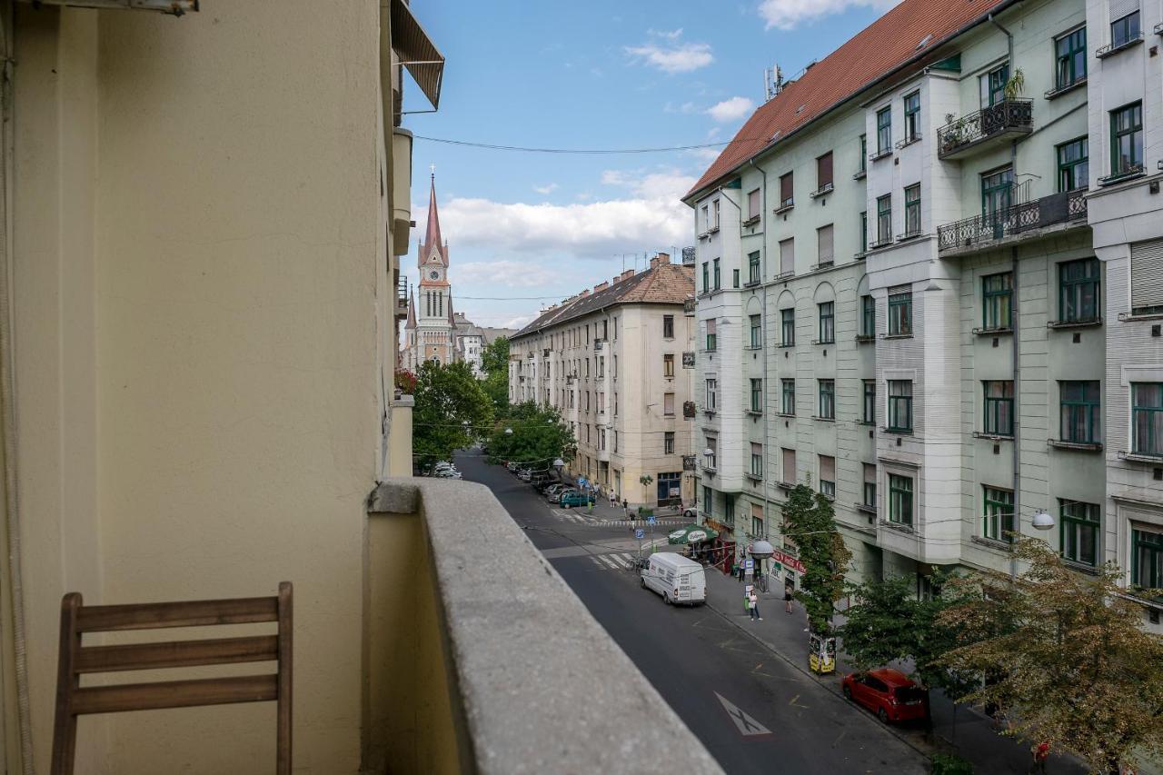 Riverside Balcony With View To Danube Budapeste