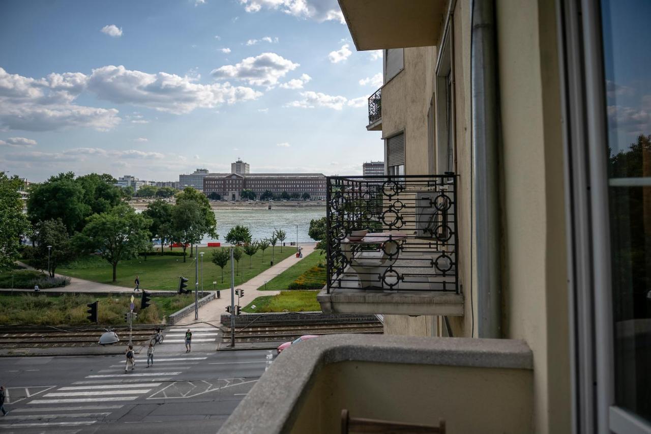 Riverside Balcony With View To Danube Budapeste